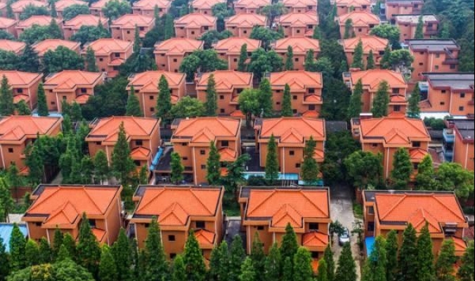 أغنى قرية في الصين جميع سكانها أثرياء، و إن خرجوا منها يفقدون كل شيء!