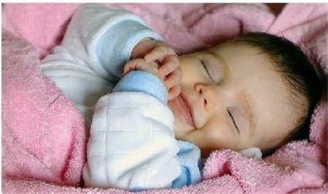 5 حقائق تجهلينها عن نوم الأطفال حديثي الولادة