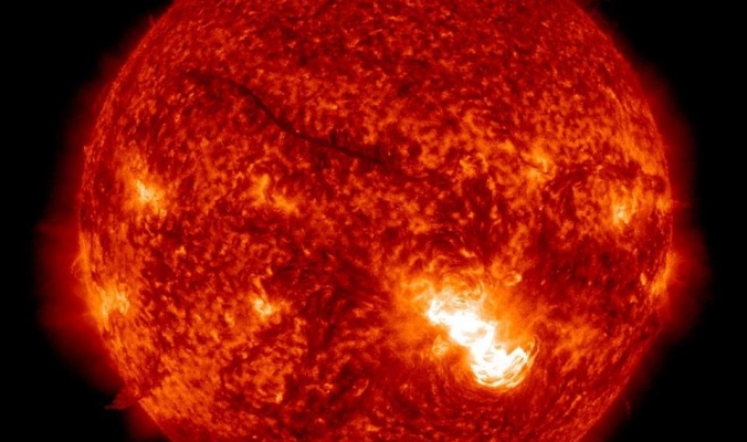 انفجار كبير على سطح الشمس