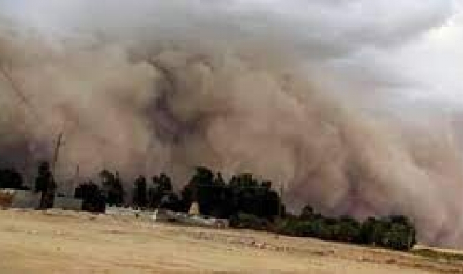 كأنها إعصار.. مصريون يرصدون لحظة وصول عاصفة ترابية لمحافظة الفيوم
