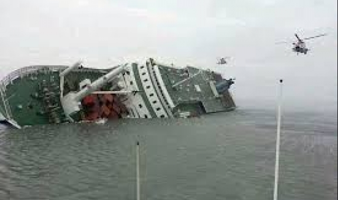فيديو وصور.. غرق سفينة كورية تقل 470 شخصا أغلبهم تلاميذ