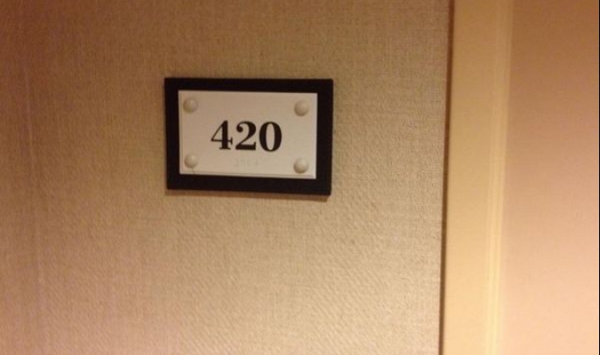 لماذا تتجنب الفنادق الرقم 420؟
