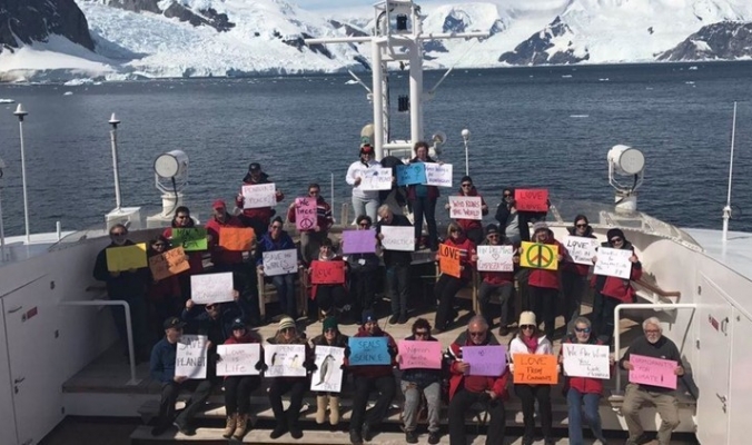 بالصور: نساء القطب الجنوبي يتظاهرن ضد ترامب!