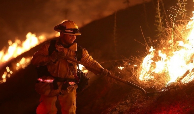 بعد خروجها عن السيطرة.. إعلان حالة الطوارئ في كاليفورنيا بسبب الحرائق