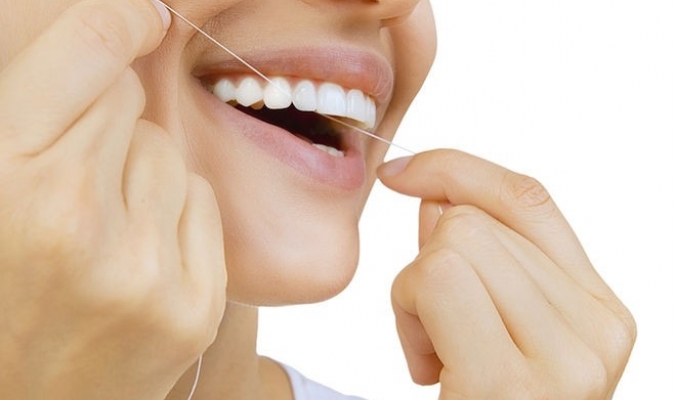 هل يتوجب عليك الاستمرار في استخدام خيط الأسنان ؟