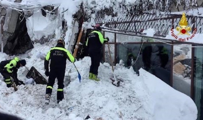 ستة ناجين من حادث الانهيار الجليدي في إيطاليا