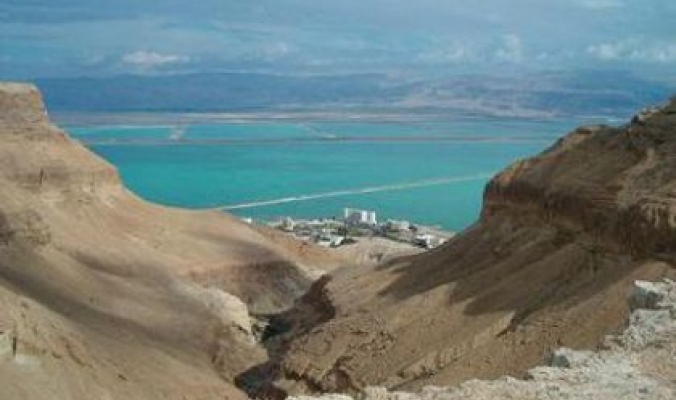 البحر الميت يهدد بإغراق فنادق إسرائيلية وضرب البيئة والسياحة